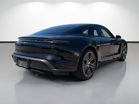 Used 2022 Porsche Taycan image 3