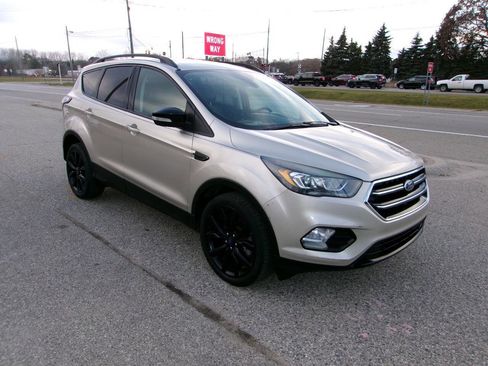Used 2017 Ford Escape Titanium image 3