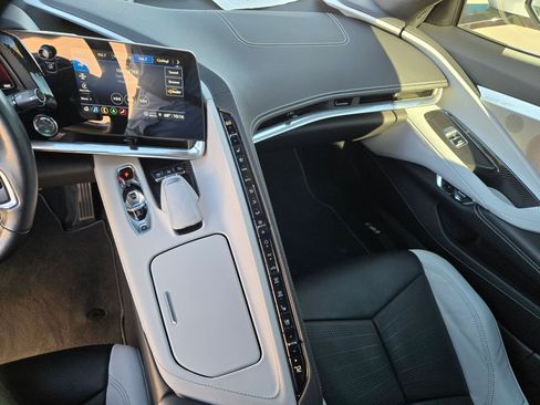 Used 2021 Chevrolet Corvette Stingray Preferred Cpe w/ Z51 Performance Package image 14