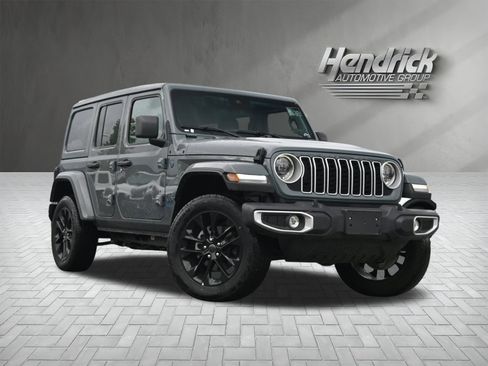 Used 2025 Jeep Wrangler Unlimited Sahara w/ Safety Group AWD/4WD image 2