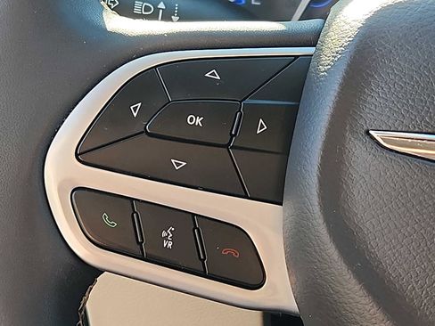 Used 2023 Chrysler Pacifica Touring-L FWD image 20