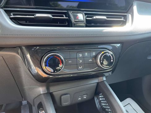 Used 2025 Chevrolet TrailBlazer LT AWD/4WD image 25