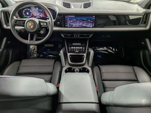 Certified 2025 Porsche Cayenne AWD/4WD image 20