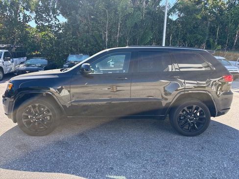 Used 2021 Jeep Grand Cherokee Laredo X image 4