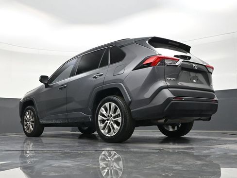 Used 2022 Toyota RAV4 XLE Premium image 23