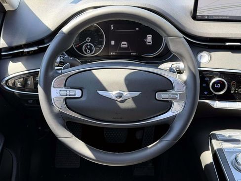 Certified 2025 Genesis GV70 2.5T AWD/4WD image 20