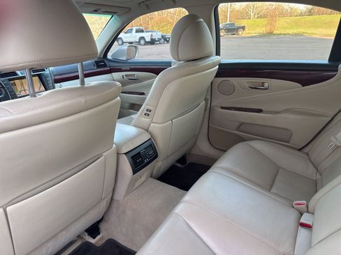 Used 2012 Lexus LS 460 w/ Comfort Pkg image 18