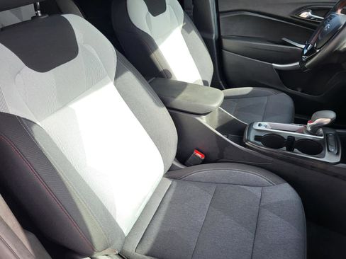 Used 2025 Chevrolet Trax RS w/ Sunroof Package image 10