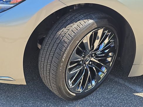 Used 2022 Lexus LS 500 w/ Interior Upgrade Package RWD image 33