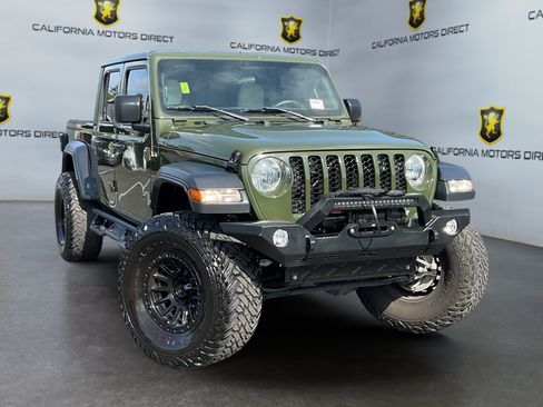 Used 2023 Jeep Gladiator Sport AWD/4WD image 3