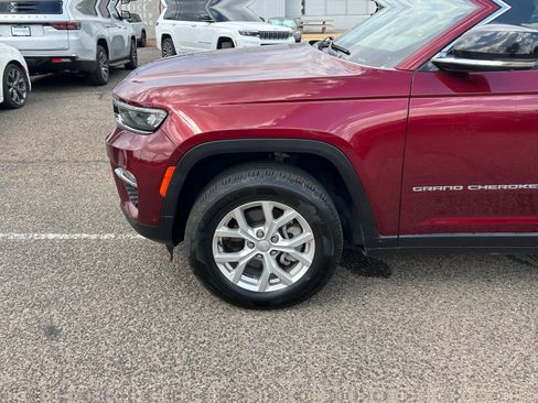 Used 2023 Jeep Grand Cherokee Limited w/ Luxury Tech Group II AWD/4WD image 26