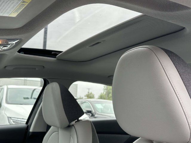 Used 2021 Hyundai Elantra Limited FWD image 16