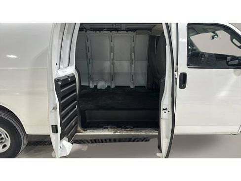 Used 2021 Chevrolet Express 2500 Extended RWD image 22