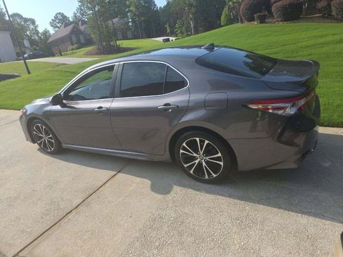 Used 2020 Toyota Camry SE FWD image 2
