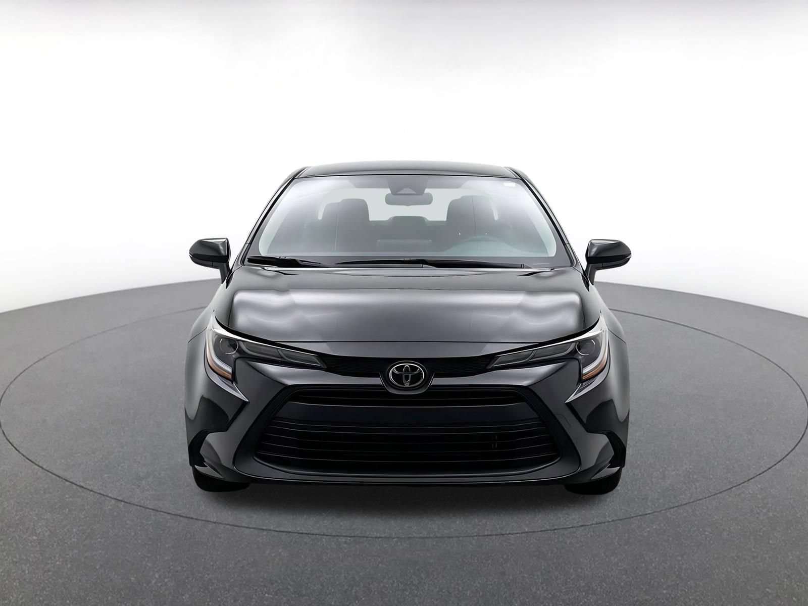 Used 2025 Toyota Corolla LE FWD image 2