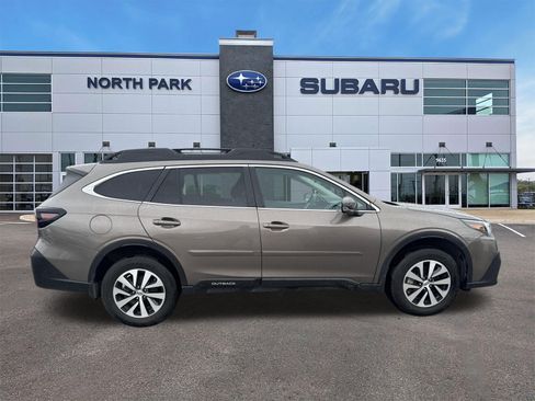 Used 2022 Subaru Outback Premium AWD/4WD image 2