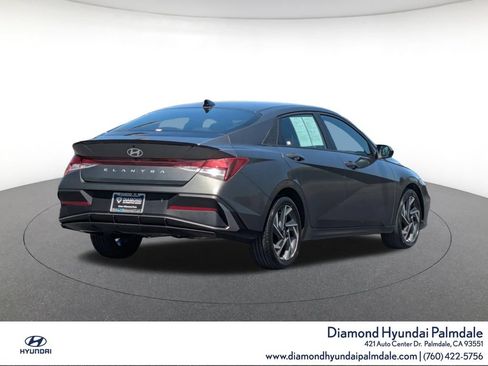 Used 2025 Hyundai Elantra Sport FWD image 7