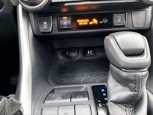 Used 2019 Toyota RAV4 XLE w/ Convenience Package image 29