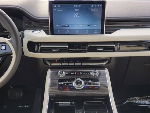 Used 2023 Lincoln Aviator Black Label w/ Jet Package image 32