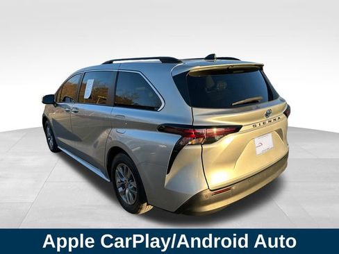 Used 2023 Toyota Sienna XLE image 3