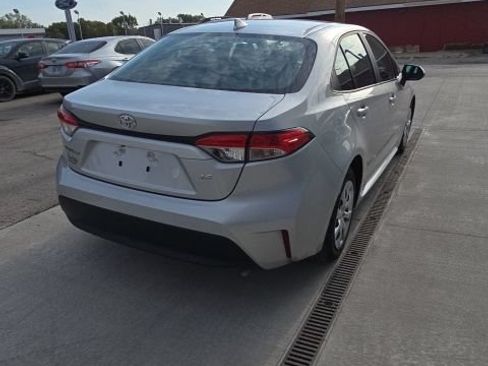 Used 2025 Toyota Corolla LE FWD image 6