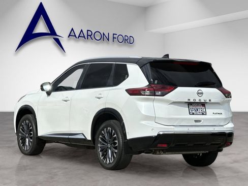 Used 2024 Nissan Rogue Platinum FWD image 4