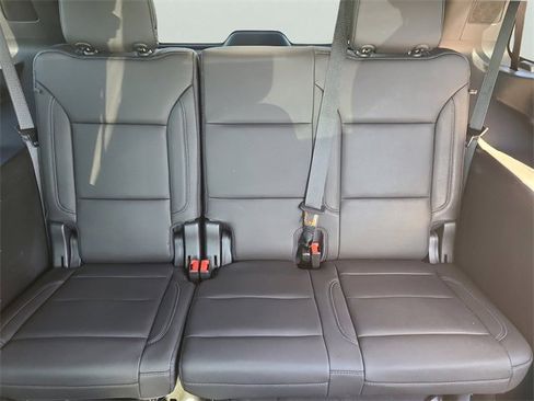 Used 2022 Chevrolet Tahoe LT w/ Luxury Package image 14