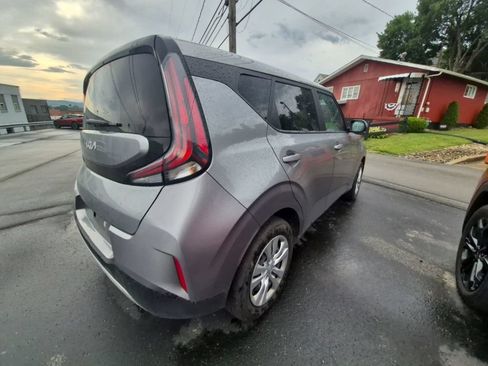 Used 2025 Kia Soul LX FWD image 7