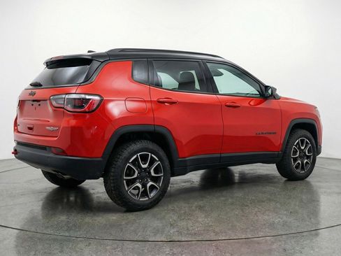 Used 2025 Jeep Compass Trailhawk image 9