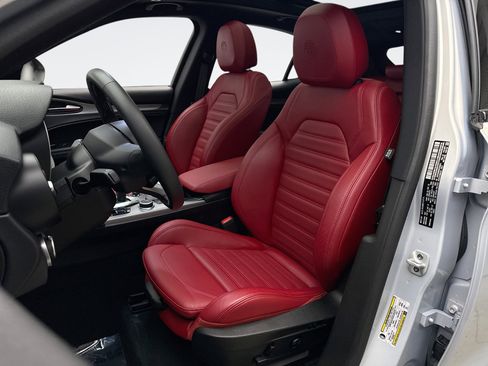Used 2024 Alfa Romeo Stelvio Ti w/ Performance Driving Package image 11