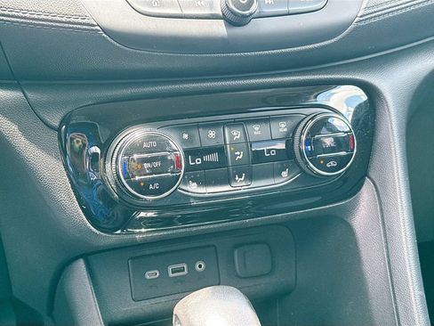 Used 2022 Buick Encore GX Select FWD image 17