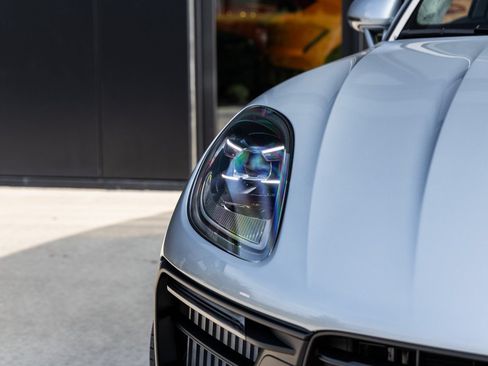 Certified 2026 Porsche Macan GTS AWD/4WD image 20