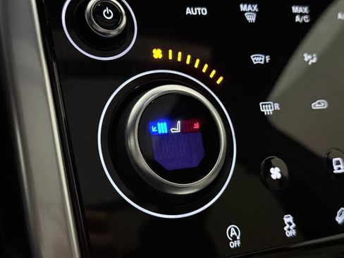 Used 2022 Land Rover Discovery Sport SE R-Dynamic image 35