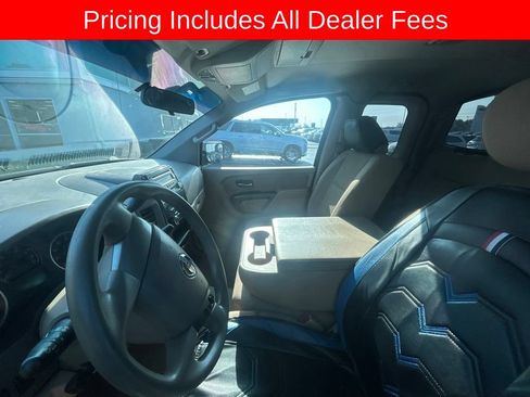 Used 2015 Nissan Titan SV w/ Tow Package RWD image 11