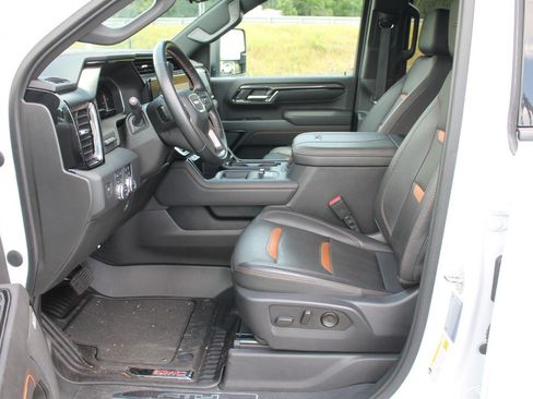 Used 2024 GMC Sierra 2500 AT4 AWD/4WD image 12