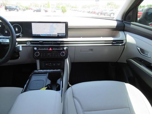 Used 2025 Hyundai Tucson Limited FWD image 14