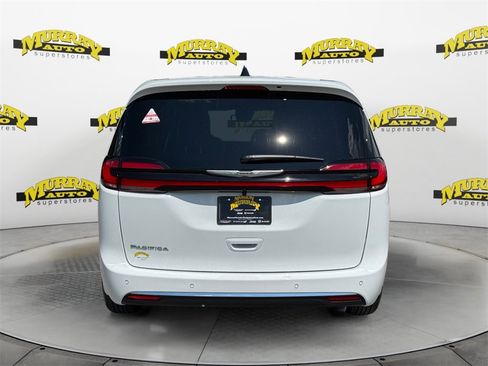 New 2026 Chrysler Pacifica Select image 4