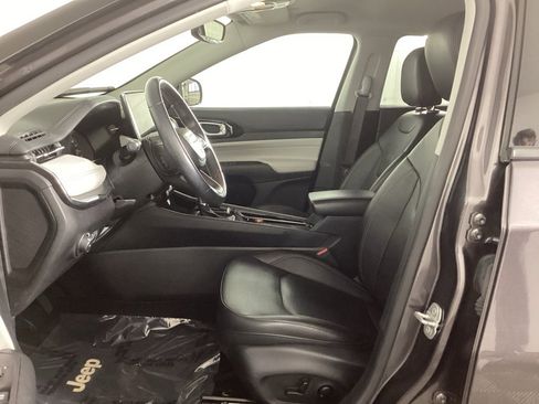 Used 2022 Jeep Compass Limited image 16