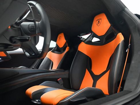 Used 2026 Lamborghini Revuelto AWD/4WD image 13