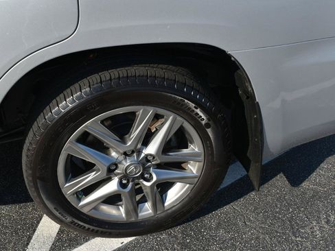 Used 2013 Lexus LX 570 4WD w/ Luxury Pkg image 32