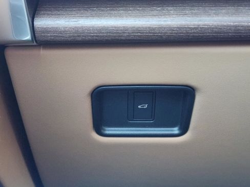 New 2026 Land Rover Range Rover Long Wheelbase Autobiography image 16