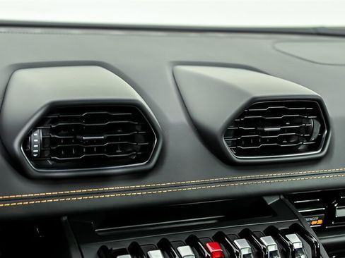 Used 2020 Lamborghini Huracan EVO RWD image 28