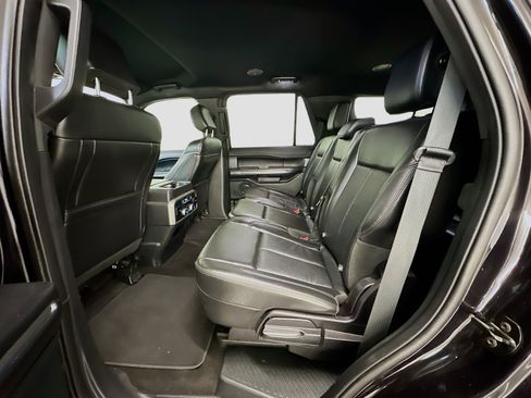 Used 2020 Ford Expedition XLT w/ Equipment Group 202A AWD/4WD image 29