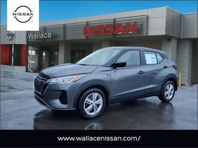 New 2025 Nissan Kicks Play S