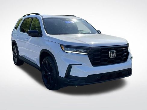 Certified 2025 Honda Pilot Black Edition image 8