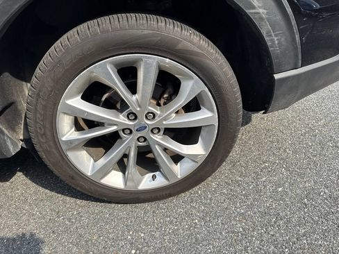 Used 2023 Ford Explorer Platinum w/ Technology Package AWD/4WD image 9
