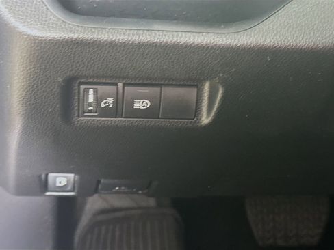 Certified 2022 Toyota RAV4 LE AWD/4WD image 12