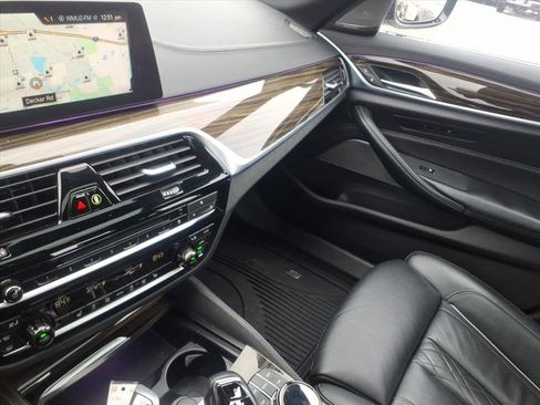 Used 2018 BMW M550i xDrive image 21