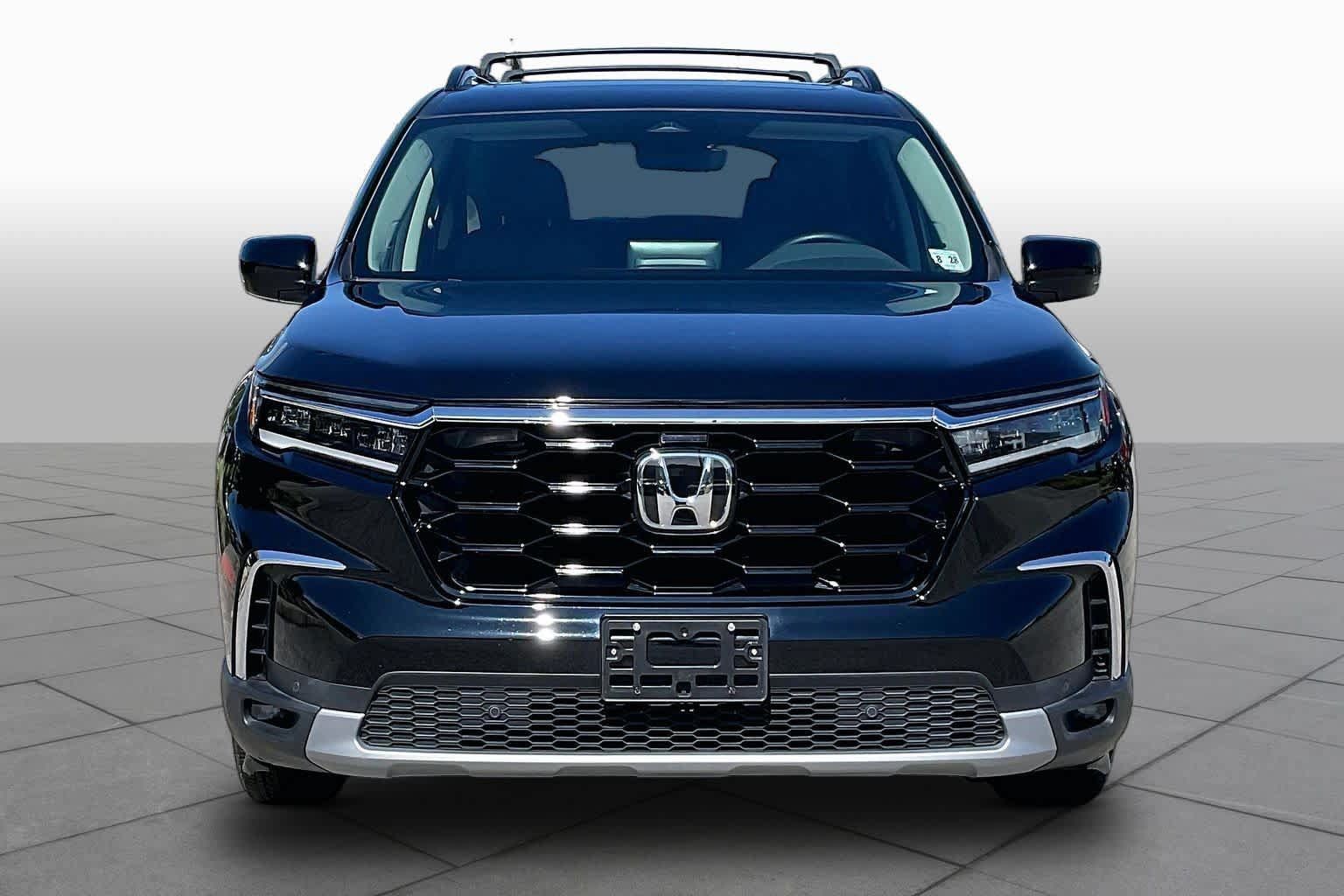 Used 2023 Honda Pilot Touring image 4