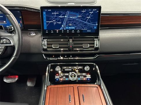 Used 2024 Lincoln Navigator Reserve image 24